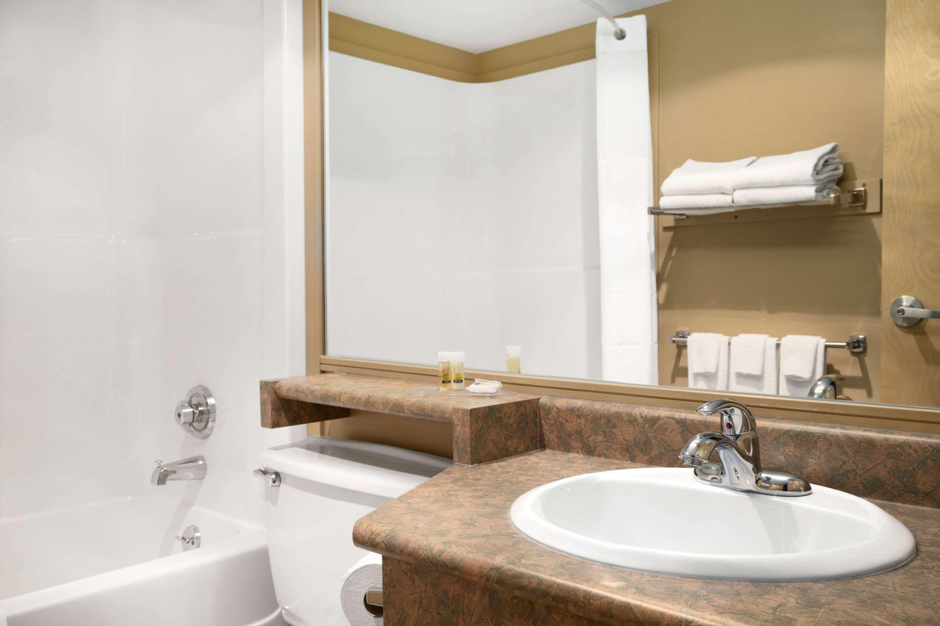 Days Inn By Wyndham Estevan Buitenkant foto