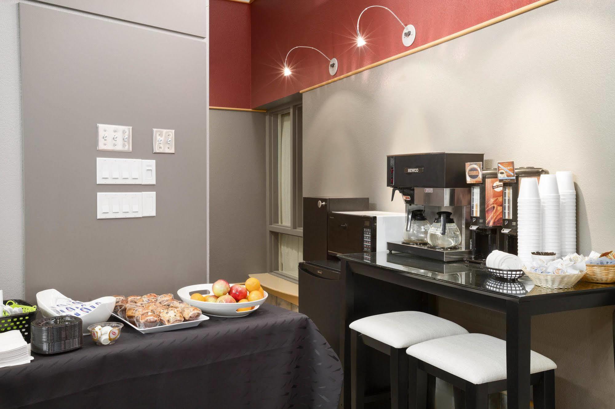 Days Inn By Wyndham Estevan Buitenkant foto